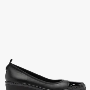 Czarne czółenka z lakierowanym noskie