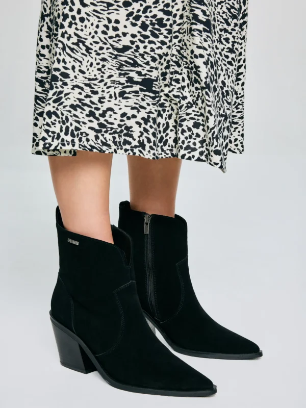 Botki damskie kowbojki ze skóry naturalnej zamszowej czarne SS274472 906