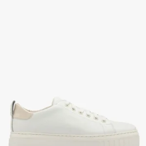 Białe półbuty sportowe na lekkiej podeszwie