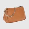 GUESS Brązowa kopertówka damska Noelle