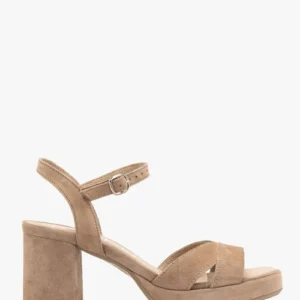 Beżowe sandały na klocku oraz balu