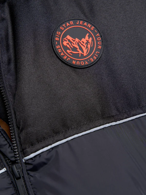 Kamizelka chłopięca z kapturem pikowana czarna Dilan 906