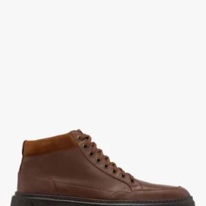 Brązowe trzewiki w sportowym stylu na grubej czarnej podeszwie