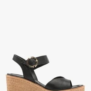 Czarne sandały na koturnie