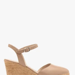 Beżowe czółenka na platformie