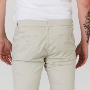 GUESS Beżowe szorty męskie