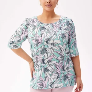 Bluzka Spring z krótkim rękawem i lekką bufką w kwiatowy wzór - kolory mięty, różu i bieli PLUS