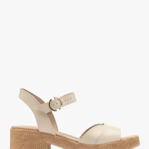 Kremowe sandały na masywnej platformie