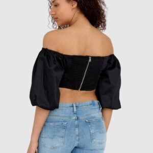 GUESS Krótka czarna bluzka damska z bufiastymi rękawami