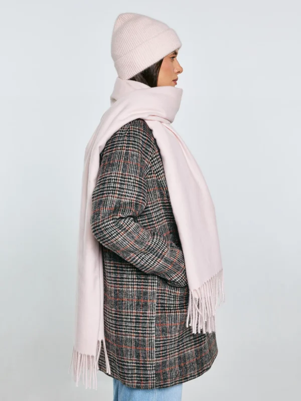 Szal damski z frędzlami różowy Herynias 600