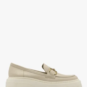 Kremowe mokasyny na grubej podeszwie