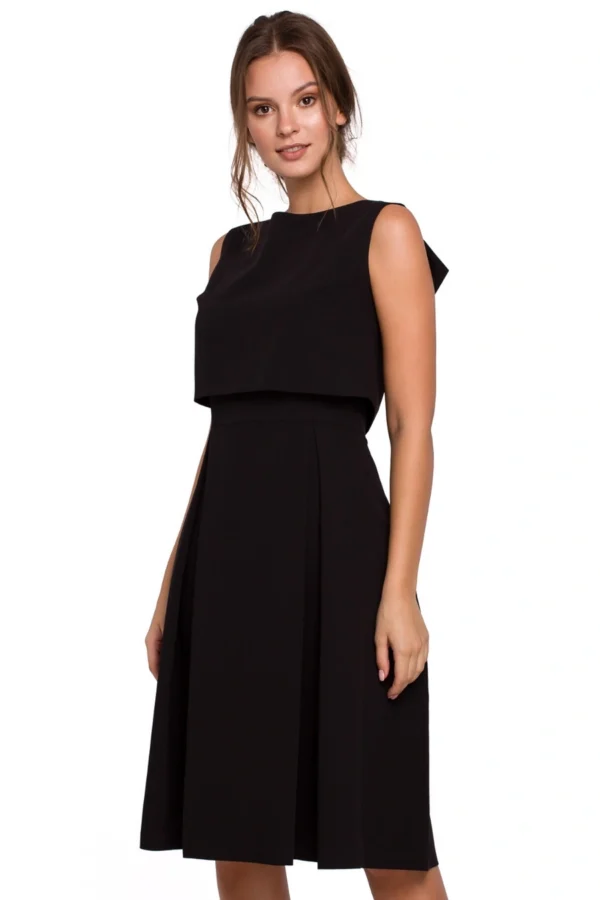 Elegancka rozkloszowana sukienka z dekoltem na plecach beż