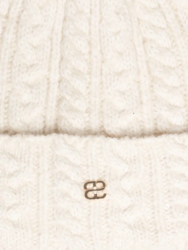 74c648947a5259a85ce4413d120c74fd3dbd4500 Czapka damska z dekoracyjnym splotem z pomponem kremowa Carole 103