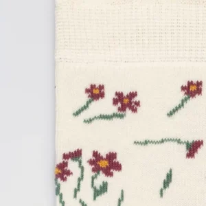 Skarpety dziewczęce długie w kwiatki kremowe Lula 102