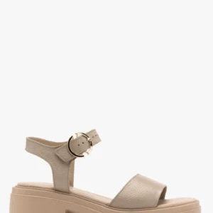 Beżowe sandały na traktorowej podeszwie