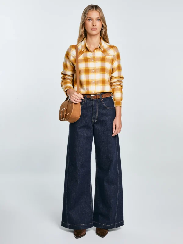 Torebka damska crossbody z ozdobną klamrą i nitami brązowa Lulua 803