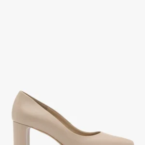 Beżowe czółenka na słupku