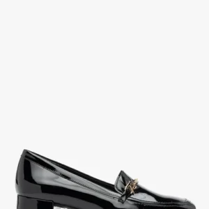 Lakierowane mokasyny na niskim obcasie