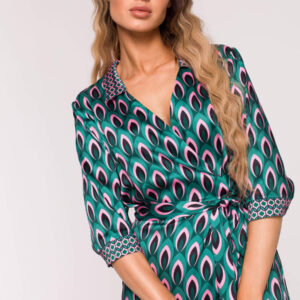 Satynowa sukienka kopertowa z dekoltem V i wiązaniem zielona