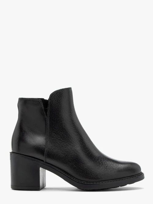 Czarne botki z ozdobnym łączeniem skór