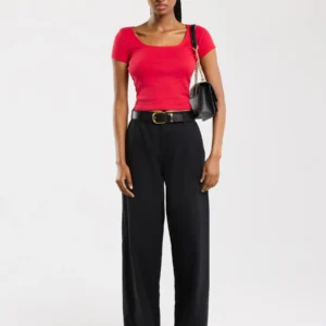 8ac21a1814e9e220657ab0bd196b22ddc411af6d Koszulka damska slim z dekoltem caro czerwona Missa 603