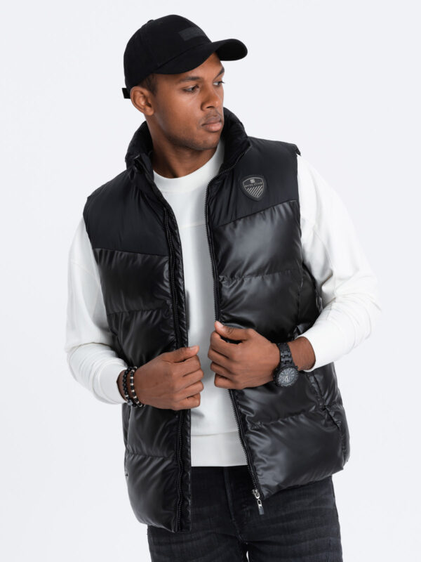 8c28679a354ad28602bdf26d36c94e024503c952 Pikowany męski bezrękawnik z łączonych strukturalnych materiałów – czarny V1