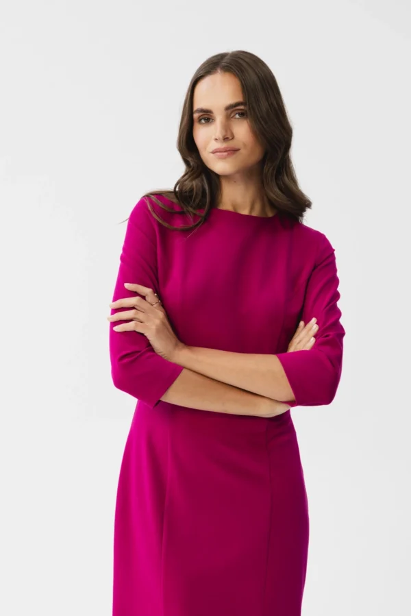 Elegancka sukienka ołówkowa z rozcięciem czarna