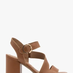 Jasnobrązowe sandały damskie na obcasie