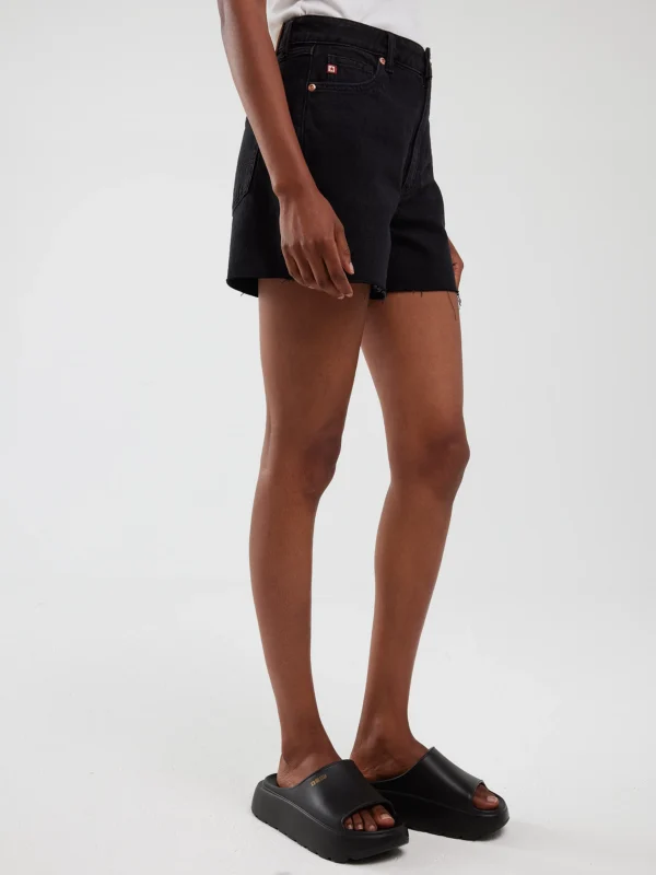 Szorty damskie jeansowe z kolekcji Authentic czarne Authentic Girl 937