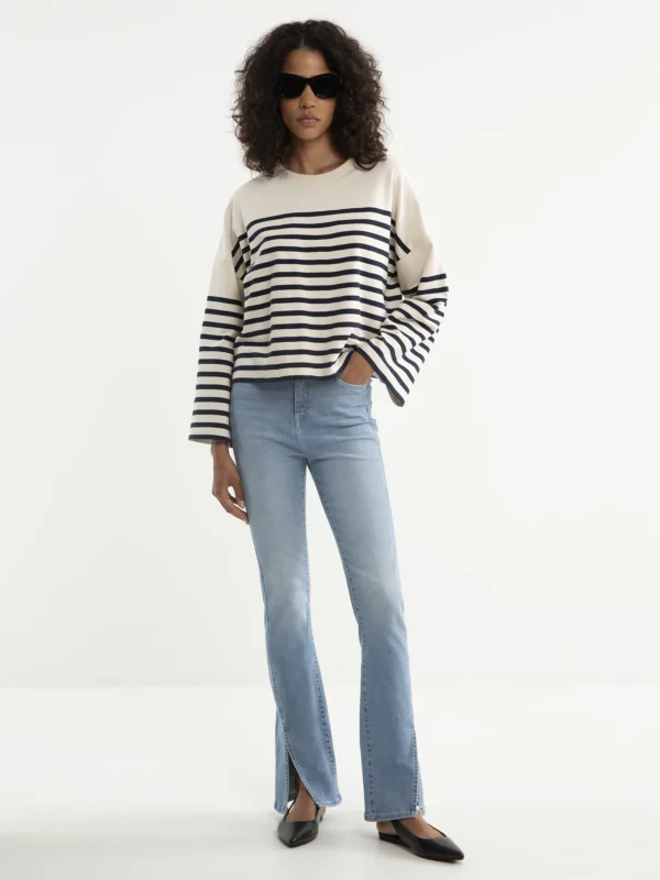 9ae4a90b7c1398bf2e6502bd7a0377eec9c326de Jeansy damskie bootcut z rozcięciami jasnoniebieskie Blake 219