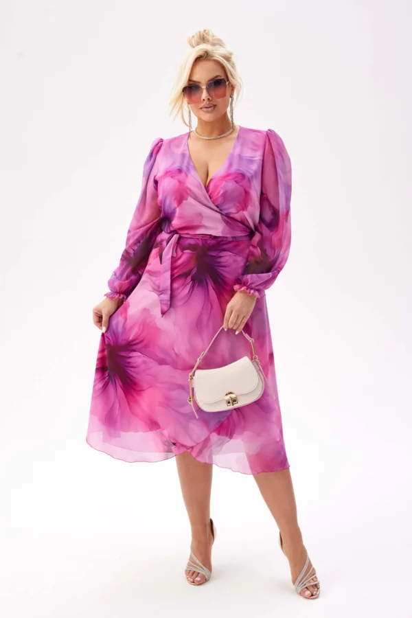 Elegancka sukienka Lilianna w odcieniach różu - zwiewność i romantyzm PLUS