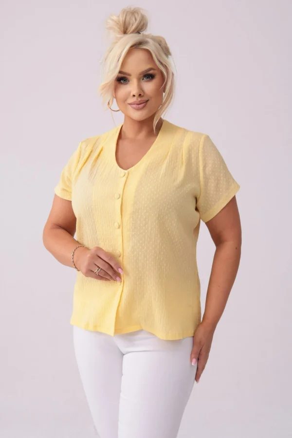 a125bb7bf82a336a061f538ac43be1491670a7a5 Klasyczna zapinana na guziki bluzka Nel w kolorze pastelowej żółci PLUS SIZE XXL OVERSIZE