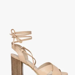 Beżowe sandały na słupku z wiązaniem wokół kostki