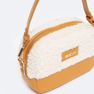 Torebka damska ze sztucznym futerkiem brązowa OO574131 802