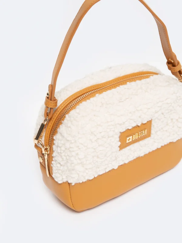 Torebka damska ze sztucznym futerkiem brązowa OO574131 802