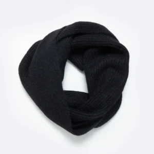 aa402a9b85018f2d0ddd9cc559d2afcf504e3f7b Szalik damski czarny Poleni 906