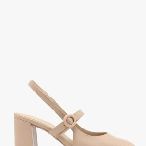Beżowe czółenka typu slingback
