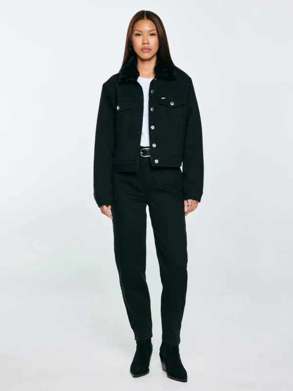 b1cdc7c71f1abfb2cce83f4051fee535ada53988 Kurtka damska jeansowa z futerkowym kołnierzem czarna Ramona 936