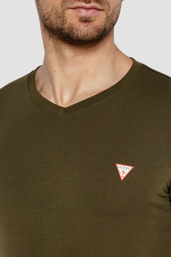 b23fddda173849288f090713fdd6f76bd8708df6 GUESS Zielony męski t-shirt z małym logo