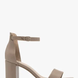 Beżowe sandały na słupku