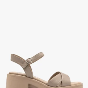 Beżowe sandały na masywnym spodzie