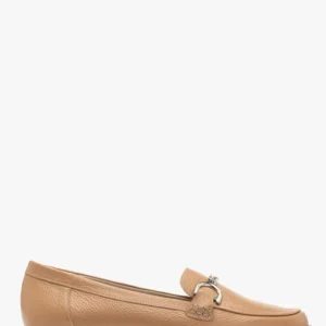 Beżowe mokasyny z ozdobą na płaskiej podeszwie