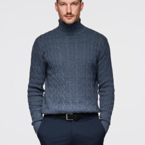 Męski sweter golf z warkoczowym splotem – granatowy V3