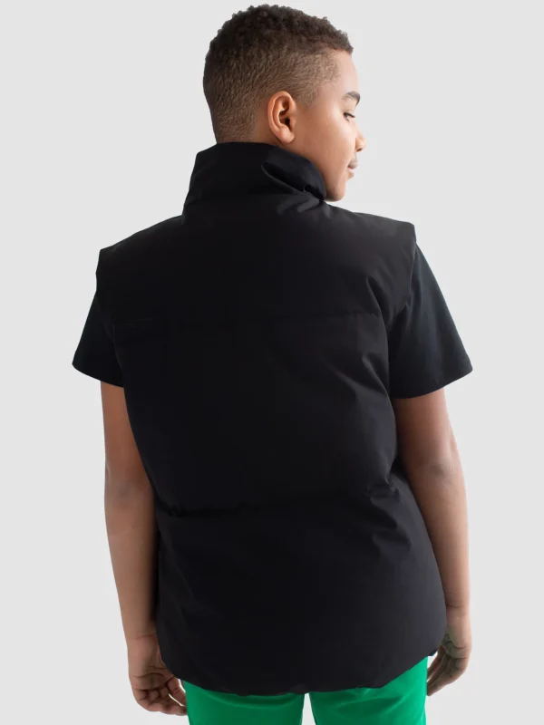 c39ee5fde78df6c874a755f951851c7e3da2aaca Kamizelka chłopięca pikowana z niewielkim nadrukiem na piersi czarna Tiger 906