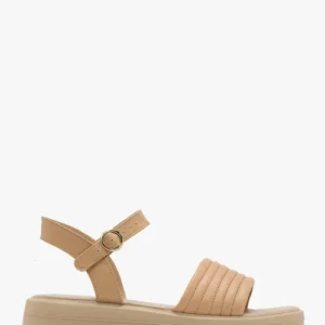 Beżowe sandały ze złotą sprzączką