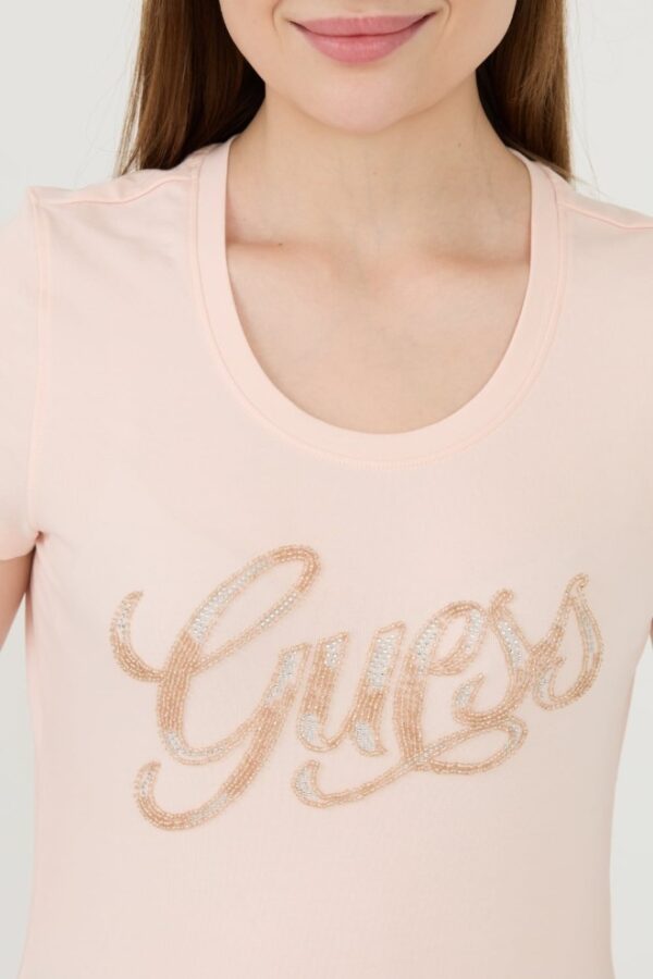 GUESS Różowy damski t-shirt Script