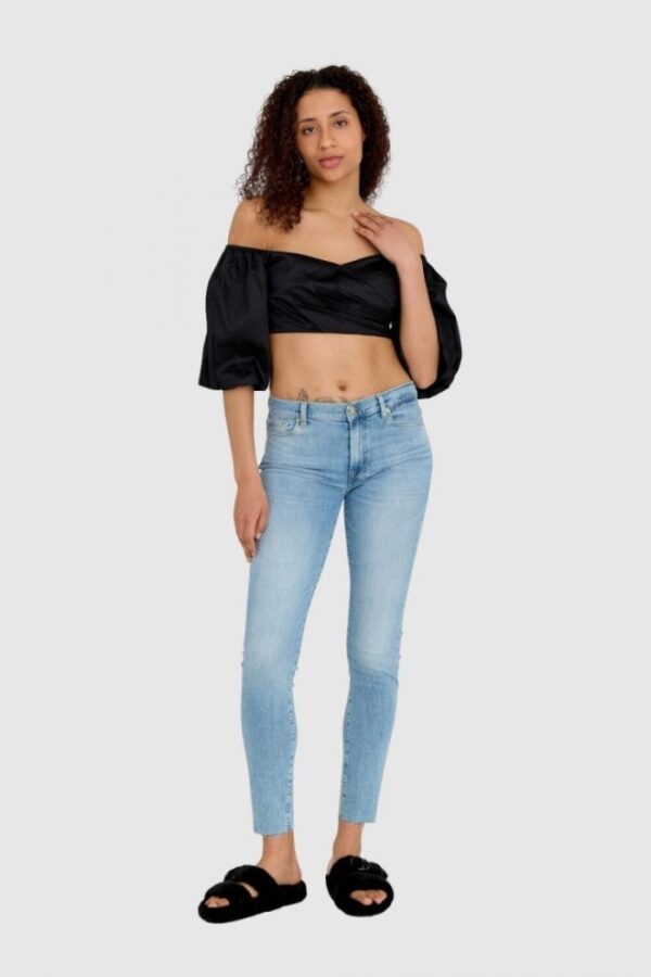 GUESS Krótka czarna bluzka damska z bufiastymi rękawami