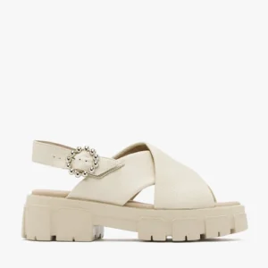 c95feede695ebca0c05ea445a782db280435b3e9 Kremowe sandały z ozdobną klamrą