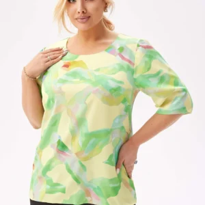 Bluzka Spring z krótkim rękawem i lekką bufką w pastelowych kolorach żółtego i zieleni PLUS