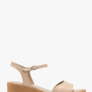 Beżowe sandały na niskiej platformie